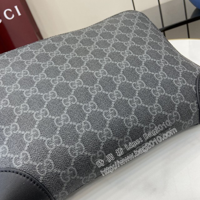 Gucci專櫃古馳最新款Emblem系列男士單肩斜挎包 jh2576型號：821156